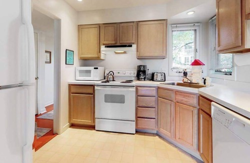 Bethany Beach House | Stewards Watch ownhouse close to the ccean w/shared pool, free WiFi, private W/D