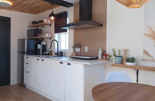 Bonaventure Apartment | Studio 109 With kitchen and laundry