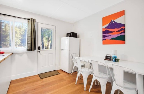 Quilcene Apartment | Studio Mount Walker Inn 1st-Floor | Patio