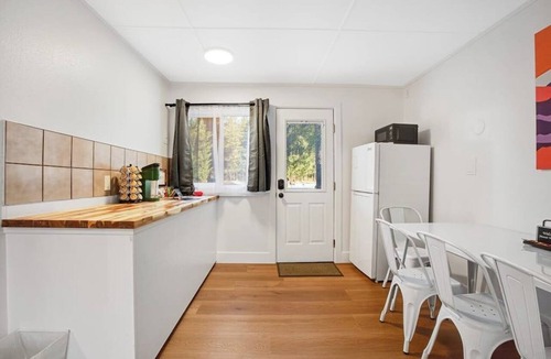 Quilcene Apartment | Studio Mount Walker Inn 1st-Floor | Patio