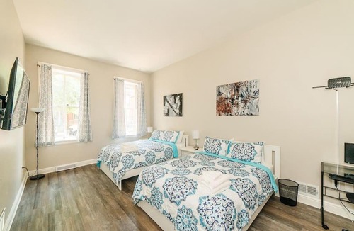 Manchester Apartment | Studio Suite - No Steps - Walkable & Free Parking