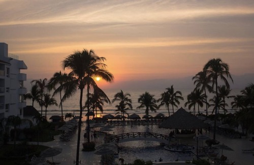 Flamingos Resort | Studio w/balcony Family Resort steps from the Beach-All-Inclusive is Extra