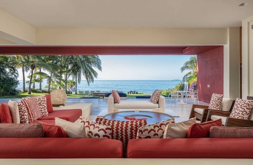 Punta de Mita Villa | Stunning 7-Bd Beachfront Villa, Golf, Spa & Beach Club — Chef & Butler Incl.