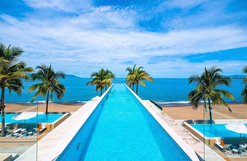 Las Glorias Apartment | Stunning Beachfront Condo - Sea Views