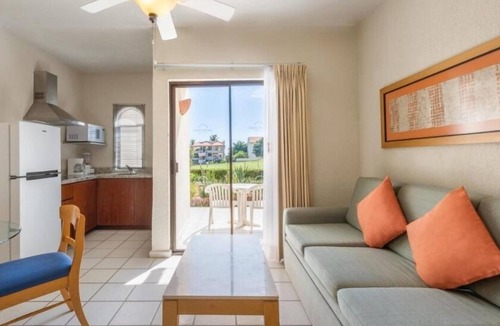Campo de Golf Fonatur Hotel | Stylish 1BR Condo with Outdoor Pool