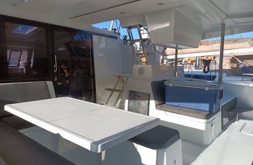 La Paz Boat Rental | Sun-Kissed Sailing in Mar de Cortez: A Baja California Sur Beach Experience