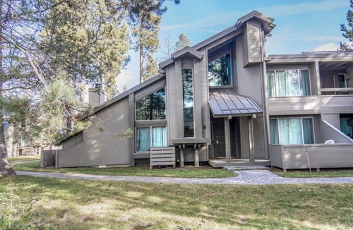 Tennis Village Condo | Sunriver Getaway with Access to Exclusive Golf