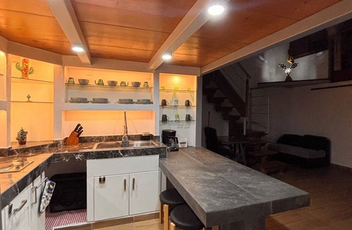 El Manglito Resort | Superb 6-bedroom Full House with AC in vibrant La Paz