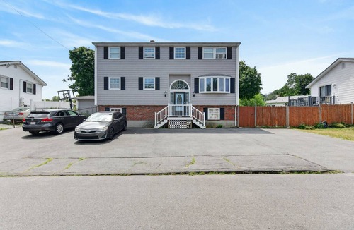 Salem House | Superb 6-bedroom house with AC in Historic Salem
