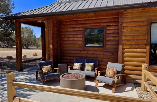 Orderville Cabin | The Bunkhouse | Zion & Bryce | Hot Tub | Fire Pit