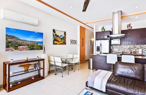 Emiliano Zapata Condo | The Park Penthouse Oceanview 1 block Malecon