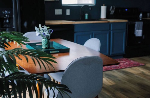 Kennewick House | The Study - An Ode to Literature - 1 bedroom beautiful home