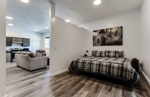 Springfield Apartment | Third Street Retreat
