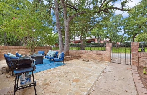 South Arlington House | Tranquil 2 BR Haven w/patio