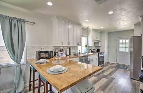 Compton House | Updated Compton Home ~ 10 Mi to SoFi Stadium!