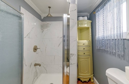 Schenectady House | Updated Schenectady Home: 1 Mi to Downtown!