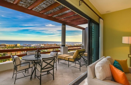 Downtown San Jose del Cabo Condo | Upscale Penthouse w/Ocean View + Private Terrace & Jacuzzi