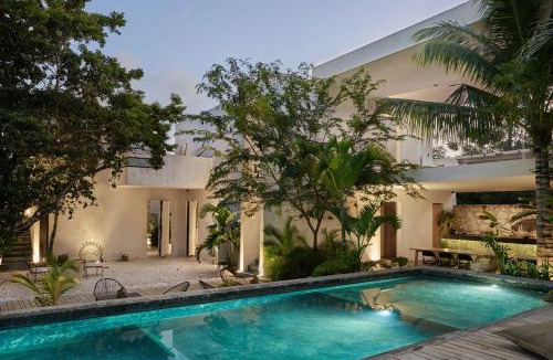 Zama House | Villa in La Veleta for 16 guests