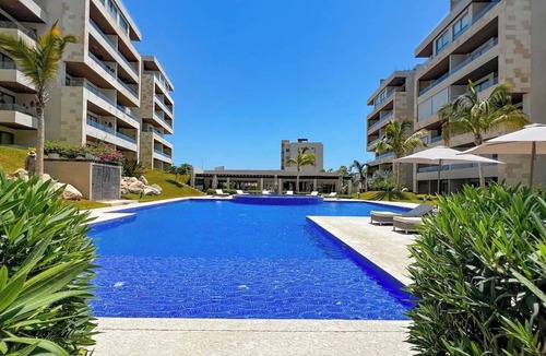 El Tezal Condo | Vista Velas Condo · Pool, Gym & Pickleball Courts