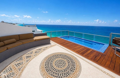 Zona Hotelera Condo | VRBO Premier Host – Private Pools - 6BR/5Bth – Beachfront – Penthouse Combo #204