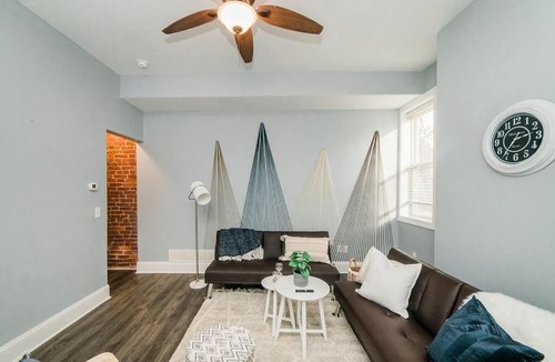 Manchester Apartment | Walkable and Spacious Apt - Parking - GroupStay