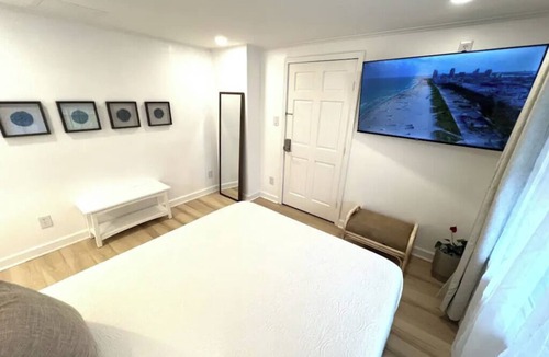 Rehoboth Beach Hotel | White Sand Room — Coastal Luxury & Relaxation at Mar Bella
