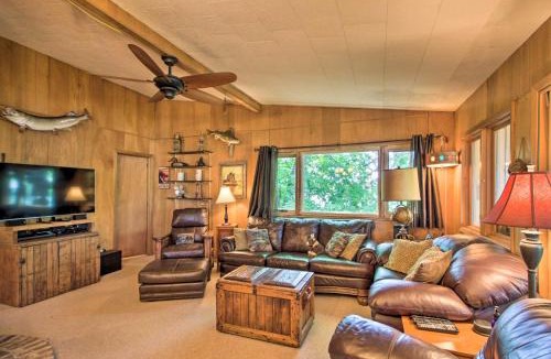 South Haven House | Year-Round Waterfront Getaway: Lake Access + Dock!
