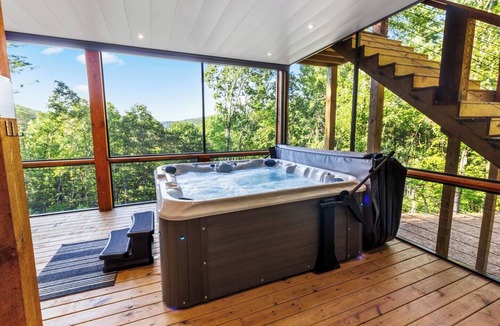 Williamstown Cabin | Your Fall Retreat Chalet - New Construction