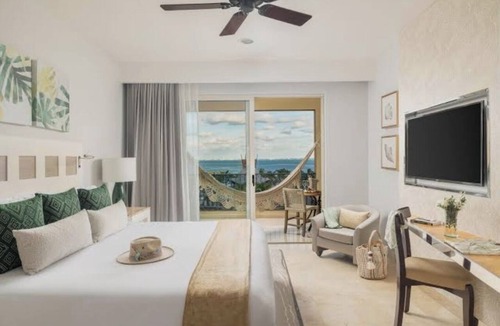 Isla Mujeres Resort | Your family's oceanfront paradise for Winter Break & New Year!
