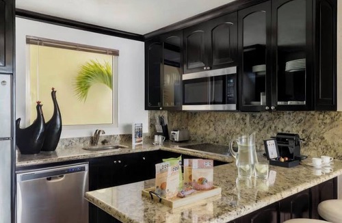 Isla Mujeres Resort | Your family's oceanfront paradise for Winter Break & New Year!