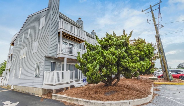 17D Emerald Shoals – Your Perfect Fall Escape in Dewey Beach, Ocean Block with Rooftop Ocean Views in Dewey Beach