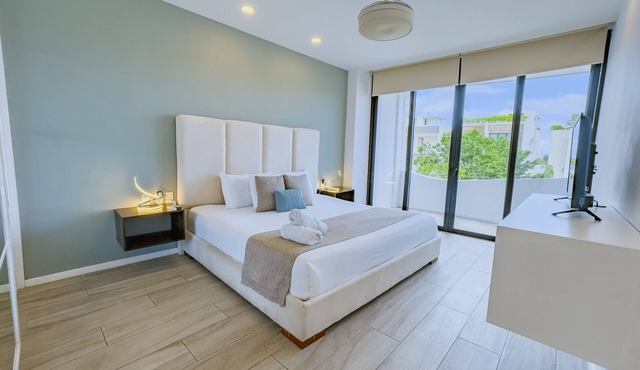 1BR Apartment w/Private Balcony - Rooftop Pool - Walk to Beach & 5th Ave in Playa del Carmen