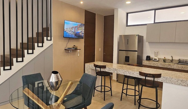 2-bedroom townhome in adorable Mérida with AC and comfort