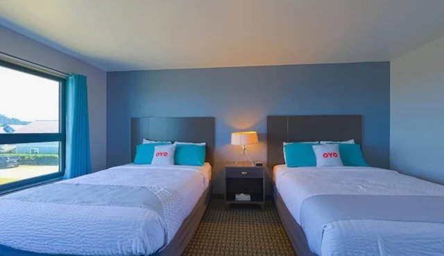 2 Queen Bed - Limited Ocean view in Newport OR