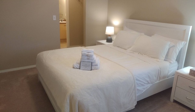 2BR2Bath + Den Condo Near Westview w/ UG parking in Stony Plain