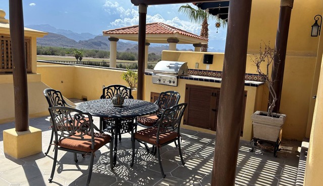 3-bedroom Townhome with Private Pool and AC in Nopolo