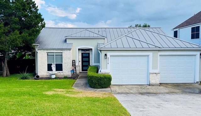 3BR Haven, Garage & Fenced Yard, Near Costco, Randolph AFB, and New Braunfels in Universal City