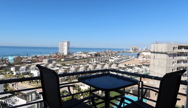 3BR Oceanview Penthouse, AC, Sleep 8, Gated, Pool, Playground, BBQ, Security24-7 in Rosarito