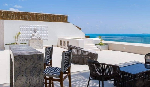 5-star luxury beachfront stunning 3-bedroom penthouse in Garza Blanca Cancun in Cancún