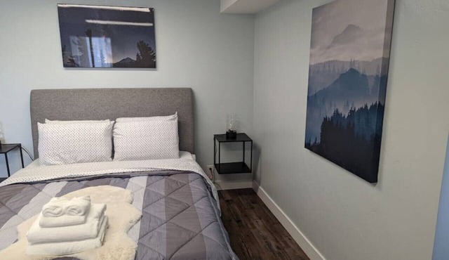 #5 - Walkable cottage near restaurants and trails. in Anchorage