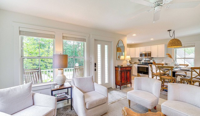 < 6 Mi to Nags Head: Manteo Beach House in Manteo