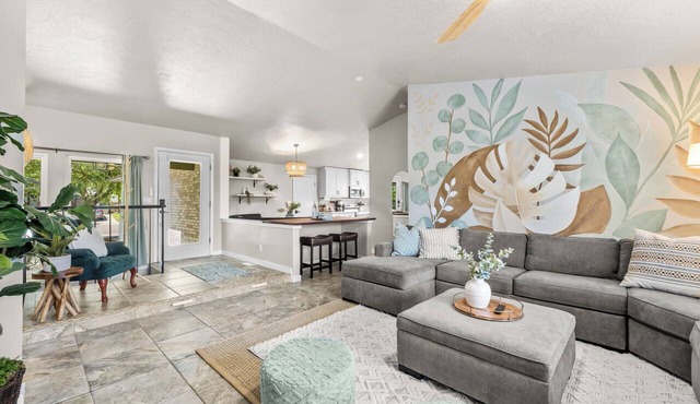 6BR Boise Getaway - Arcade - Bumper Pool - Fire Pit - Sleeps 15+ in Boise