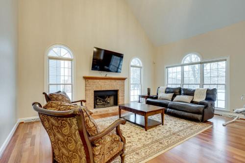7 Mi to Dtwn Toledo: Spacious Family Home! in Perrysburg
