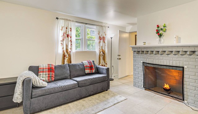 7 Mi to National Mall! Spacious Apt w/Deck, Grill in Oxon Hill