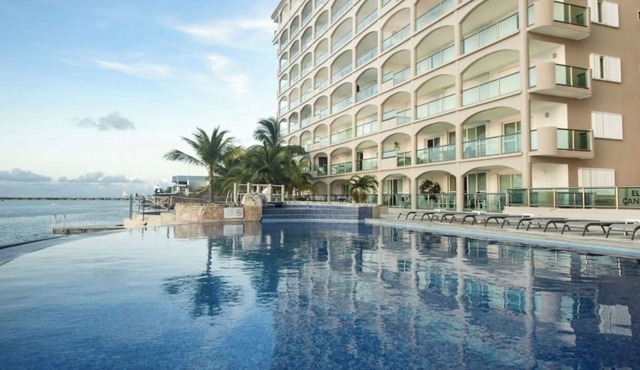 7th-Floor Oceanfront Oasis: 4BR/4BA, Dive Pier & Walk to Town!
