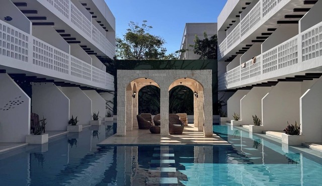 A Modern and cozy apartment in Ameli Tulum, surrounded by nature in Region 15. Enjoy the pool, peaceful common areas, and a stylish space designed for relaxation. Perfect for couples or travelers seeking comfort and a chic Tulum experience. in Tulum