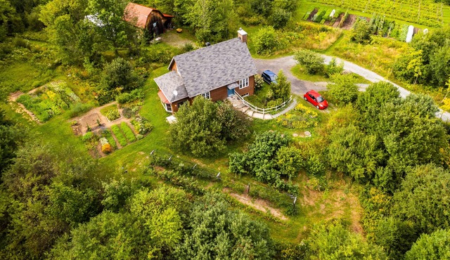 Accommodations for 12, private farm-to-table chef and activities! in Austin