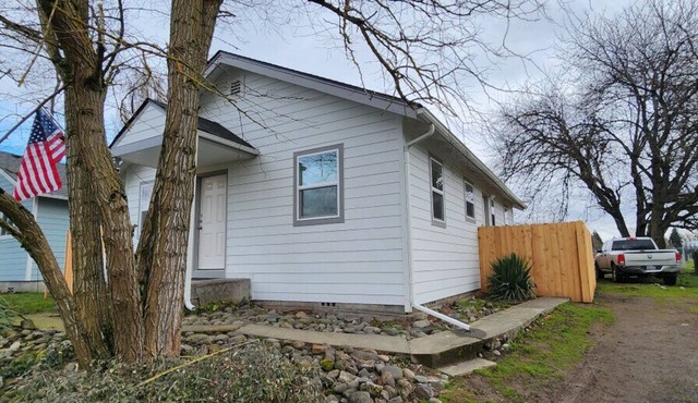 Adorable Cozy Remodeled Home in Longview