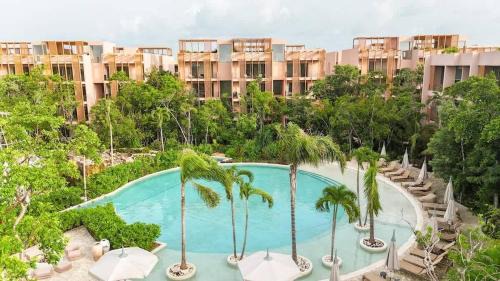 Aflora Townhouse Style - 3BR Garden Condo with Private Pool & Huge Common Pool in Tulum