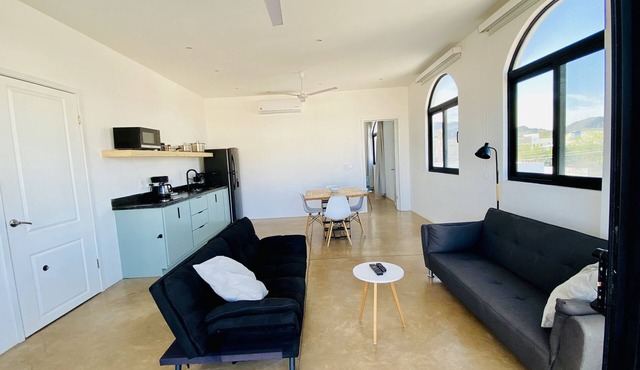 Apartment with mountain view, private balcony and access to beach front terrace. in Bahía de Kino